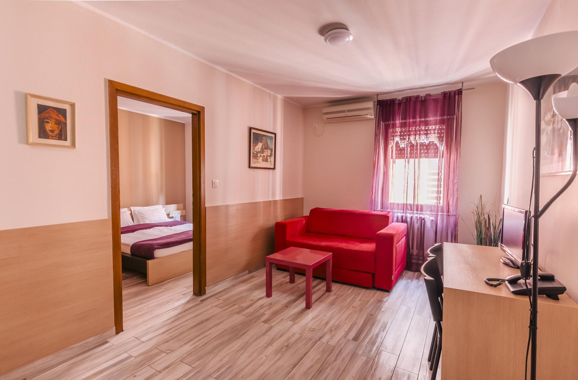 Veliki Garni Hotel Нови Сад Екстериор снимка