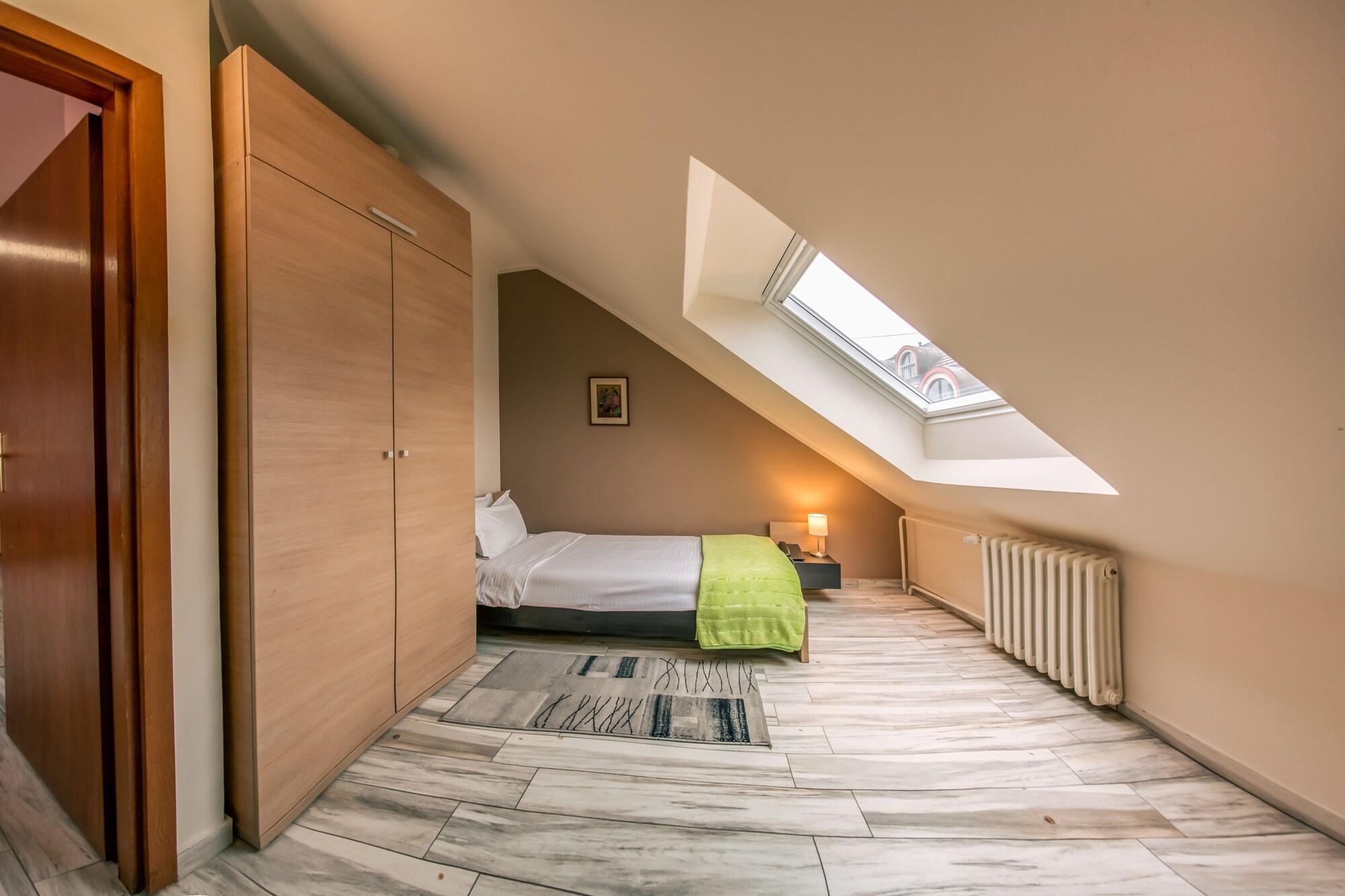 Veliki Garni Hotel Нови Сад Екстериор снимка