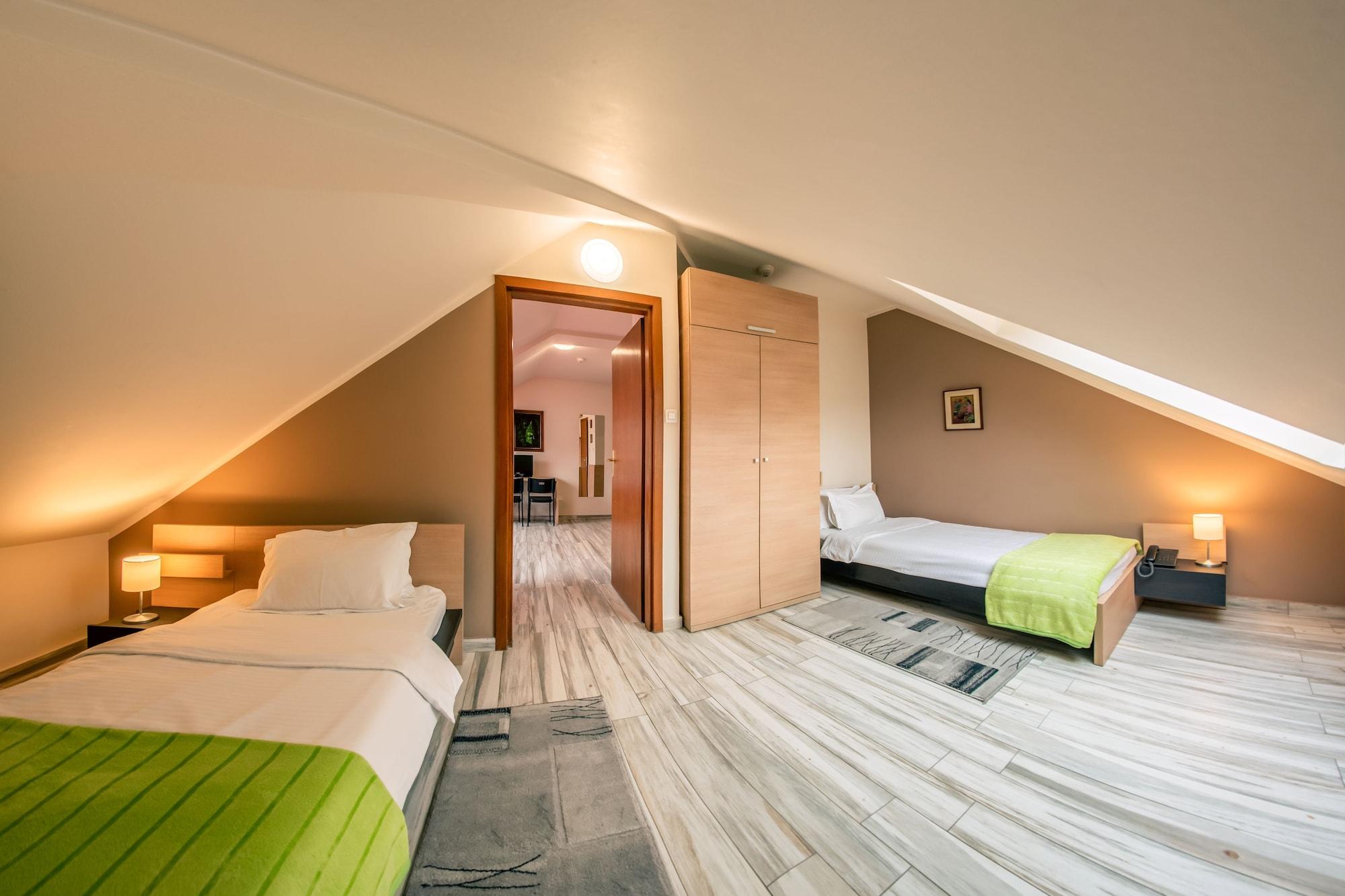 Veliki Garni Hotel Нови Сад Екстериор снимка