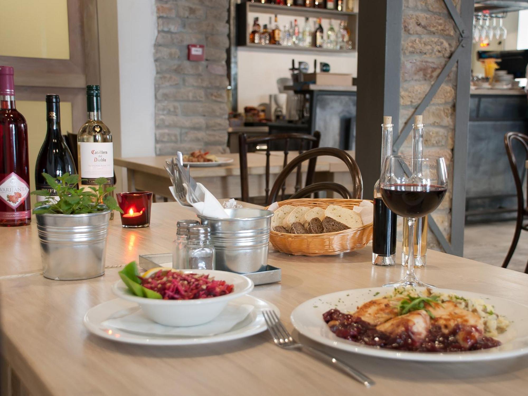 Veliki Garni Hotel Нови Сад Екстериор снимка