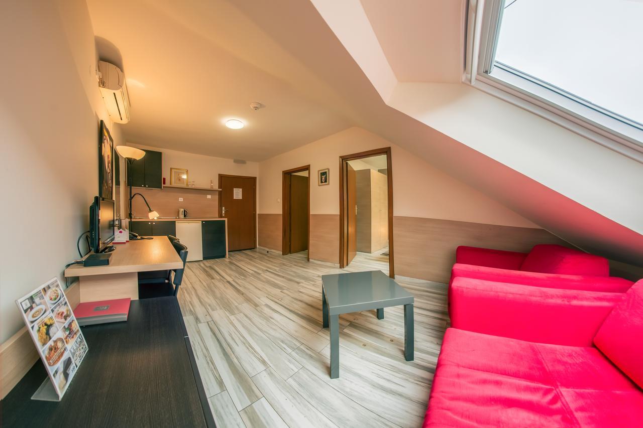 Veliki Garni Hotel Нови Сад Екстериор снимка