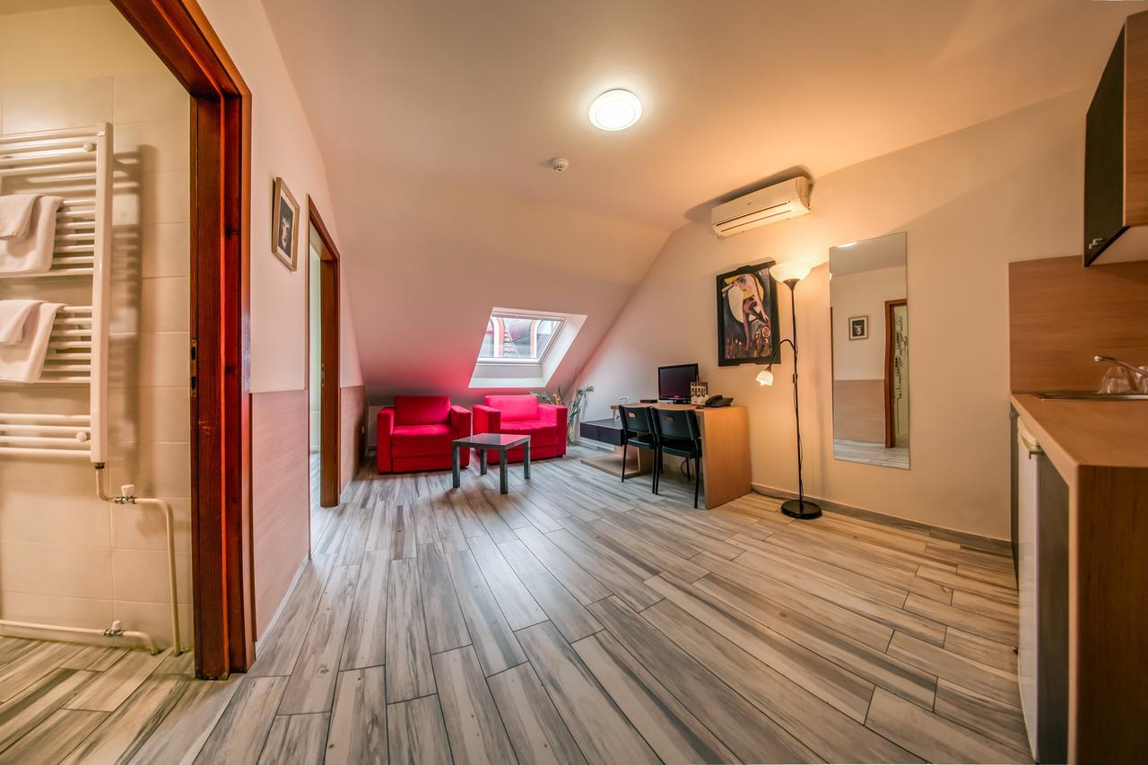 Veliki Garni Hotel Нови Сад Екстериор снимка
