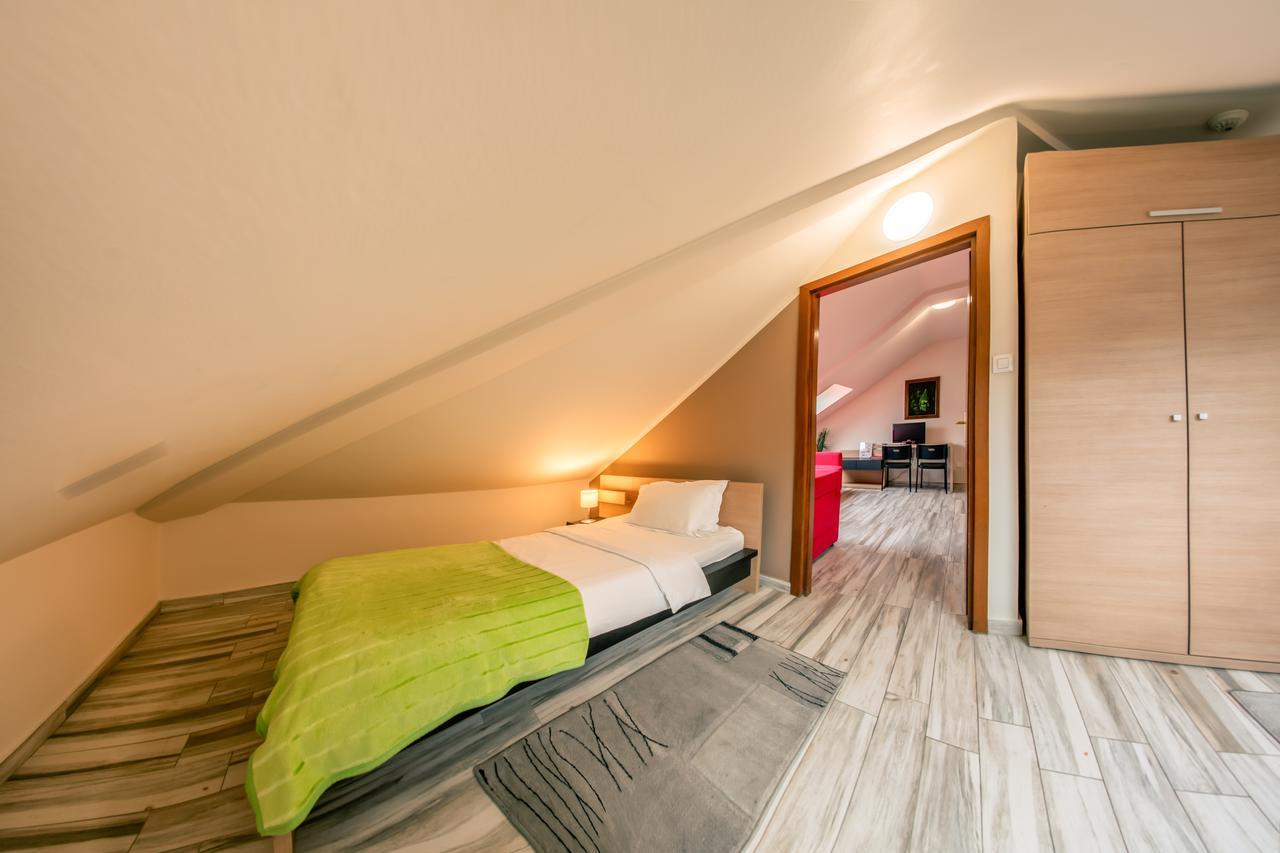 Veliki Garni Hotel Нови Сад Екстериор снимка